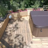 Réalisation Pose finale des lames de terrasse bois sur structure support