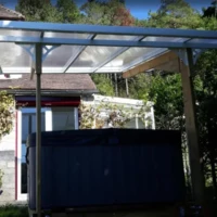 Réalisation Pergola bioclimatique moderne couvrant un espace spa et détente à Boissy riviere