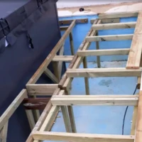 Réalisation Terrasse bois avec support technique pour le contour du spa de détente