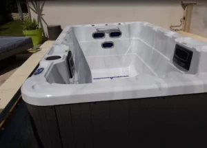 Nos Spas spa detente nage hydromassage pergola bioclimatique avec terrasse bois arpajon