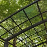 Réalisation Pergola bioclimatique intégrée à un aménagement extérieur sur un spa de nage à Mereville